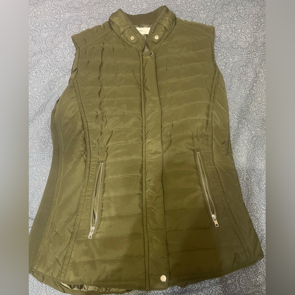 Entro green vest size small MAKE OFFERS
